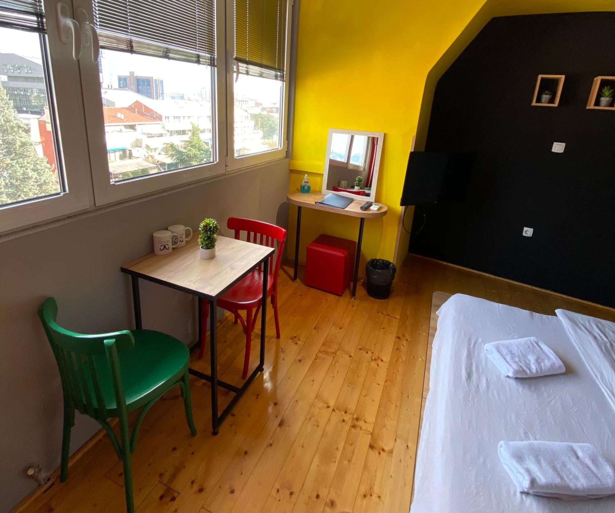 Mickitos Urban Hostel Skopje Zimmer foto